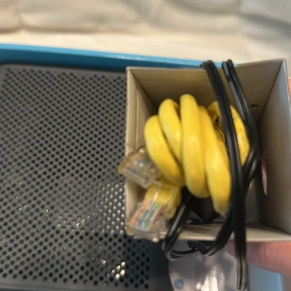 Motorola DOCSIS 3.1 Cable Modem - Picture 7 of 8